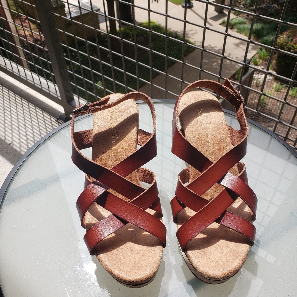 Summer wedges